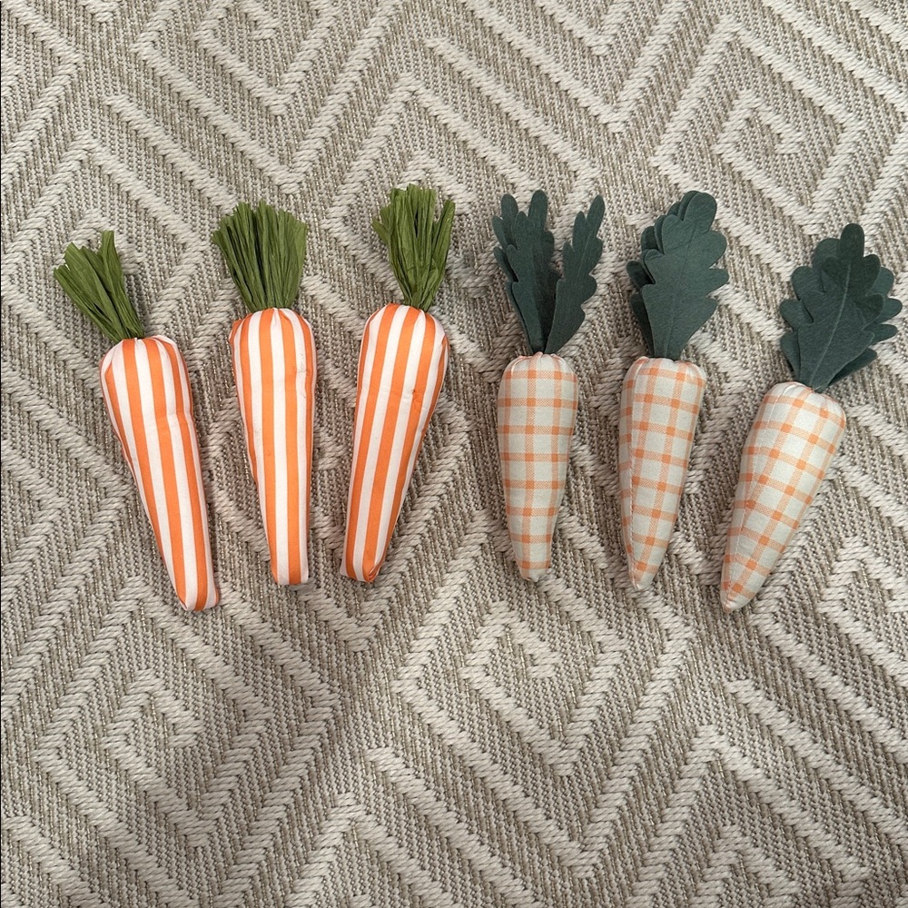 Easter/Spring Decor— set of carrots